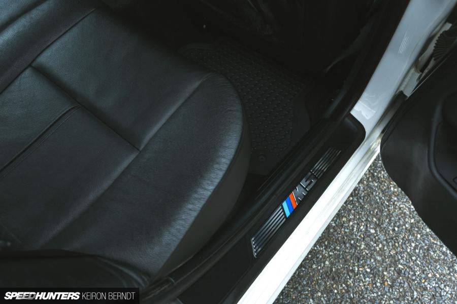 Детали интерьера BMW M5 Touring by Studio62 & Tim Alfaro 2016 года  (фото 9 из 25)